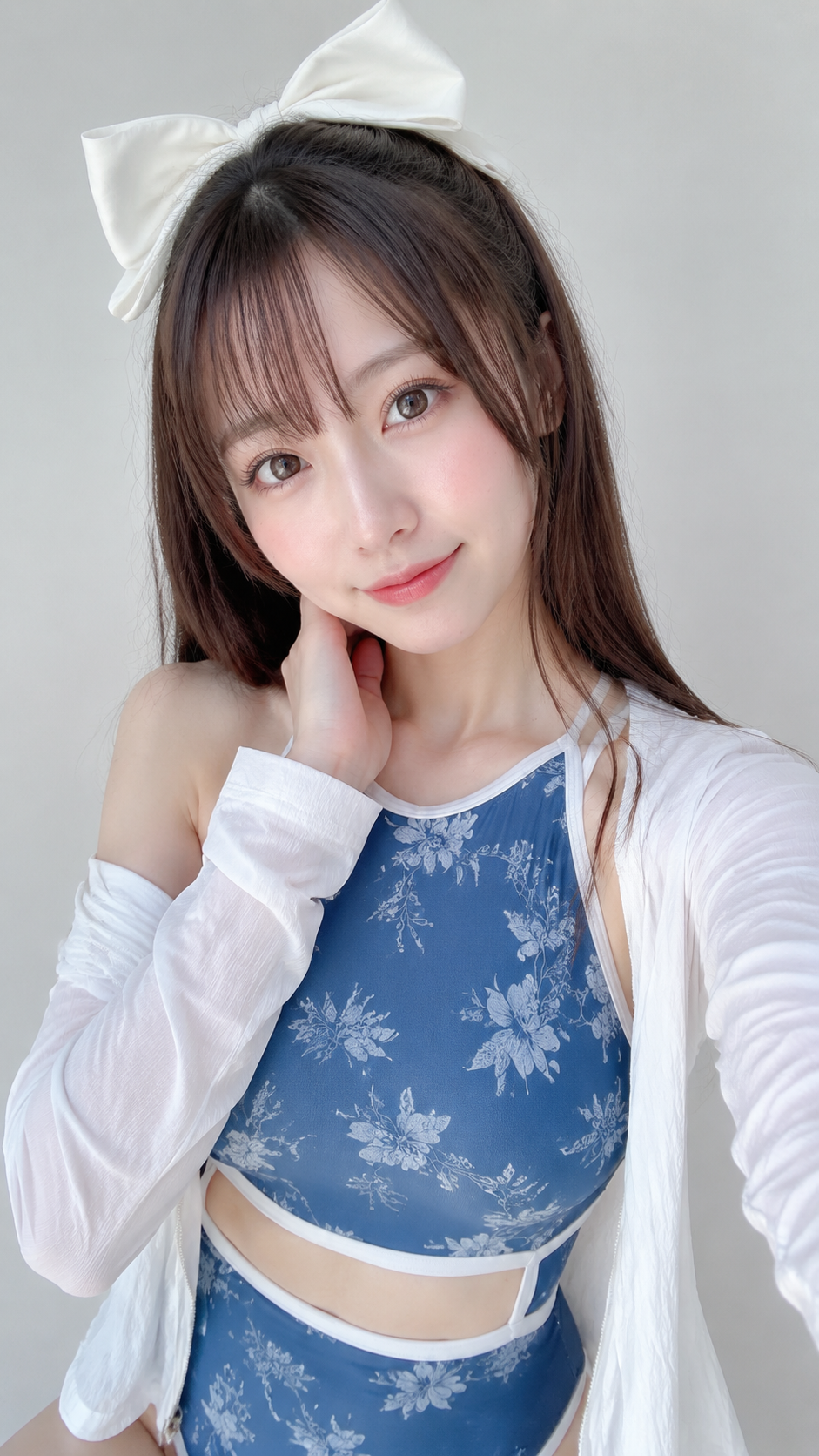 高保真清新泳池度假时尚人像，浅灰白极简背景，明亮…