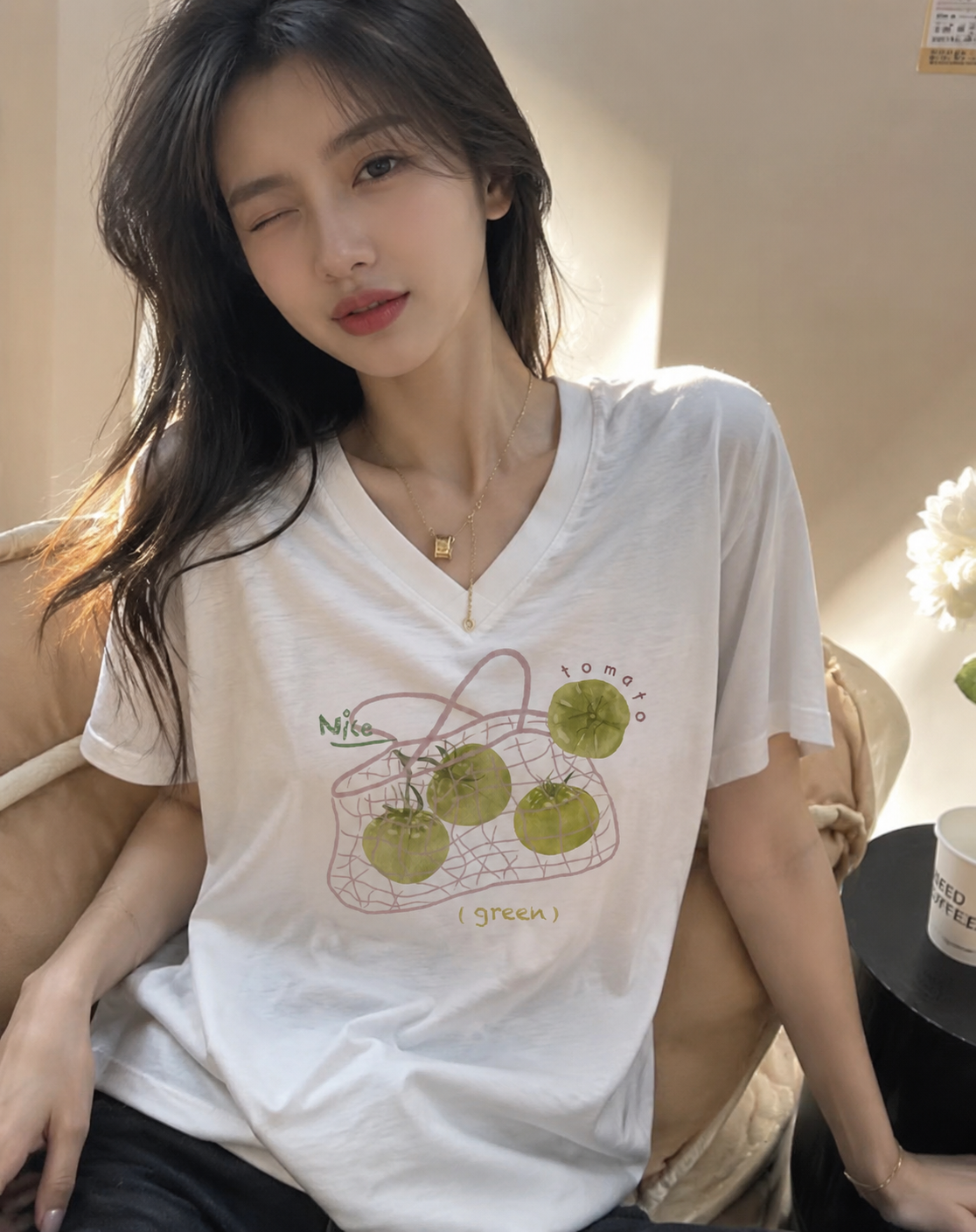 衣服图片保持不动换个模特网红感的生成1张照片氛围…