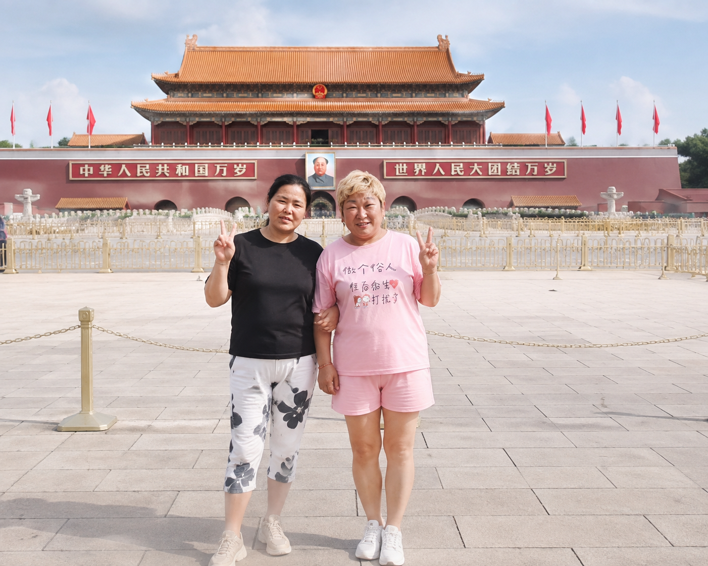 以上传图片为原型生成图片，去除原有装饰， 全身人…